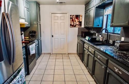Coarsegold House | Pet-Friendly Elements Suite with Hot Tub and BBQ
