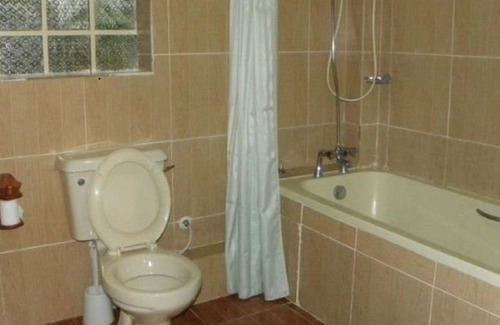 Ngelani House | Elena Lodge: Family-Friendly Retreat with Breakfast Included