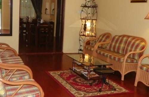 Ngelani House | Elena Lodge: Family-Friendly Retreat with Breakfast Included