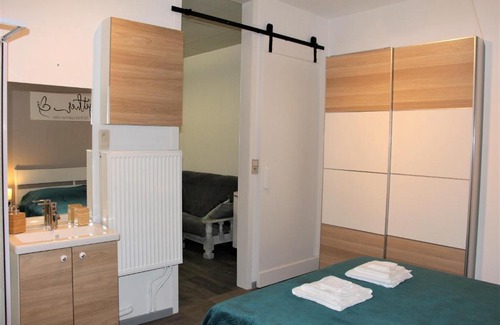 Saint-Laurent Apartment | Family-Friendly Stay at Elena's Apartment, Rated 8.9/10