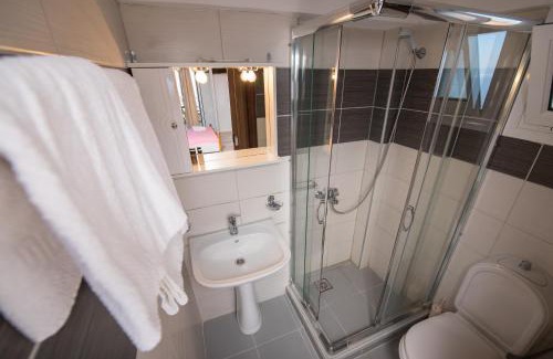 Athani Apartment | Elena Studios: Guest Rated 9.5/10 for Your Next Stay
