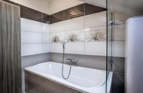 Brno Bed & Breakfast | Discover Elendris: Family-Friendly Stay by the Church