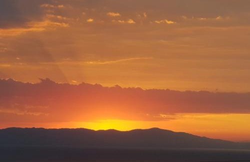 Mantamados Apartment | Cozy Eleni B&B: Oceanfront Retreat with Pet-Friendly Amenities