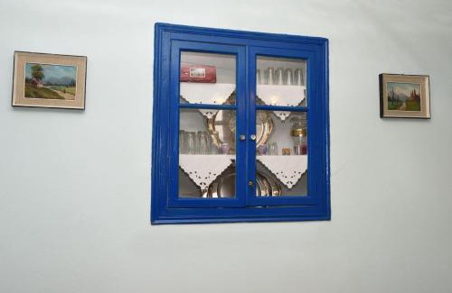 Chlomos House | Discover Eleni's House: Family-Friendly & Highly Rated Stay