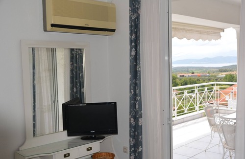 Istiaia-Aidipsos Apartment | Experience Comfort at Eleni's Village Relaxation Home