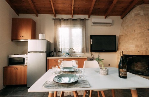 Mires Apartment | Family-Friendly Stay at Elenis Spiti - Rated 8.5/10!