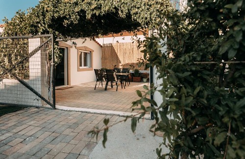 Mires Apartment | Family-Friendly Stay at Elenis Spiti - Rated 8.5/10!