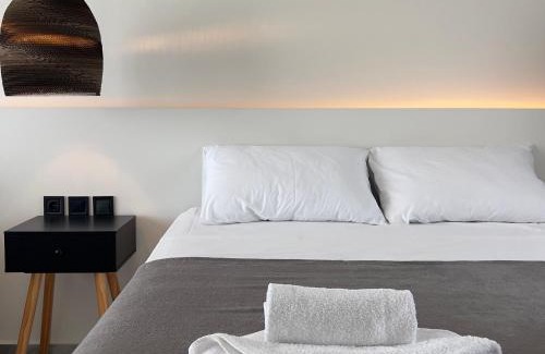 Sarti Apartment | Discover Eleonas Suites: Oceanfront Poolside Retreat