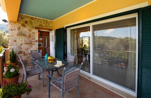 Kariotai Apartment | Top-Rated Eleonoras Apartment in Karyotes - Family Friendly