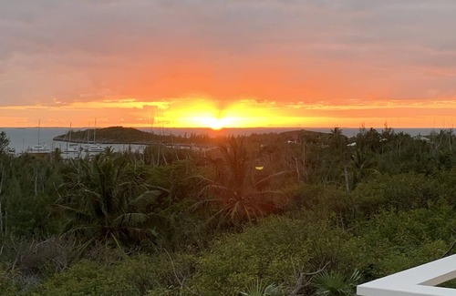 Great Guana Cay House | Experience Elephant Beach House with Ocean Views & Spa Access