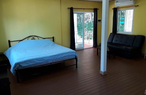Ko Chang Bed & Breakfast | Discover Elephant & Castle: Highly Rated with Breakfast Included