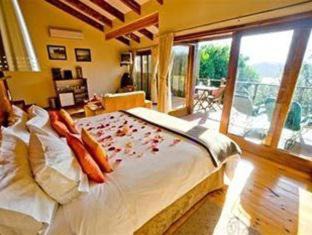 Knysna Cabin | Pet-Friendly Oceanfront Retreat at Elephant Hide of Knysna