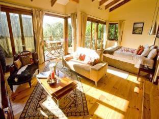 Knysna Cabin | Pet-Friendly Oceanfront Retreat at Elephant Hide of Knysna