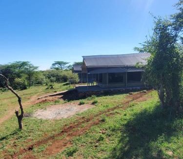 Maasai Mara House | Pet-Friendly Elephant Trails Camp with Spa and Hot Tub
