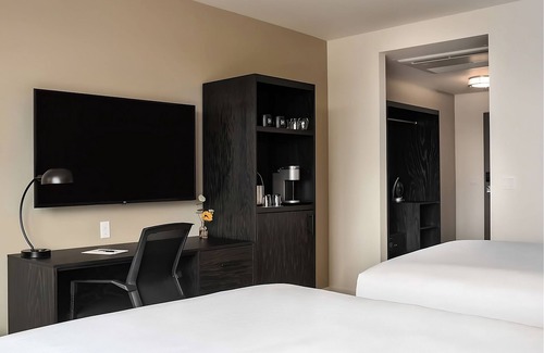 Central Area Hotel | Discover Oregon's Capital: Pet-Friendly Relaxation Awaits!