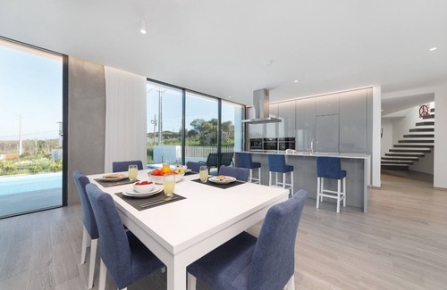 Alvaiazere Villa | Experience Elegance at a Unique Villa by Renowned Architect