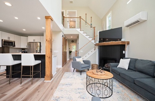 Rhodhiss Cottage | Serene Catawba River Cottage with Expansive Outdoor Space