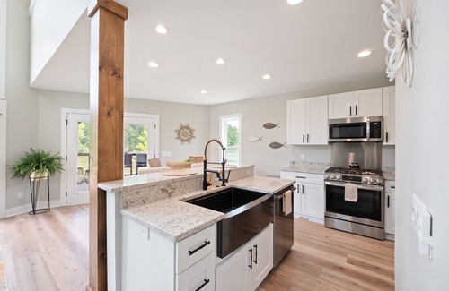 Rhodhiss Cottage | Serene Catawba River Cottage with Expansive Outdoor Space