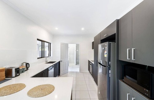 Mooroobool House | Modern Entertainer with Kitchen & Family-Friendly Amenities
