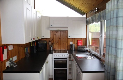 Taynuilt Cabin | Scenic Loch View Cabin with Hot Tub and WiFi