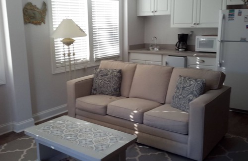 Duck House | Family-Friendly Retreat with Private Pool in Duck!