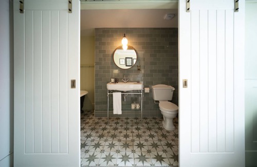 Didsbury Hotel | Elegant Eleven Didsbury Park: Rated 9.4 with Dining & Family Perks
