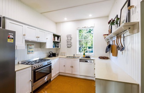 Coolangatta House | Magical Oceanfront Escape at Eleven Eighty – Rated 10/10