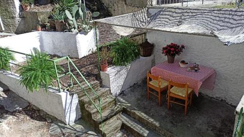 Sestri Ponente Apartment | Cozy Elf House: Family and Pet-Friendly Getaway