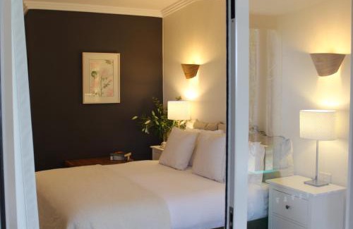 Pokolbin House | Delightful Elfin Hill Vineyard Accommodation with Pool & Kitchen