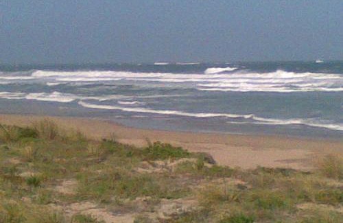 Myoli Beach House | Relax at Elfransa Beach Cottage with Oceanfront Amenities