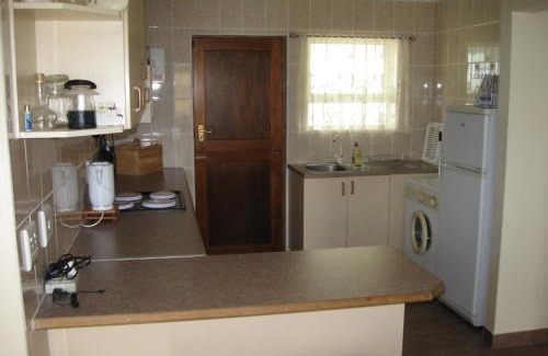 Myoli Beach House | Relax at Elfransa Beach Cottage with Oceanfront Amenities