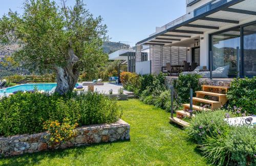 Kalamitsi Villa | Experience Eliandreia Villas: 4-Star Oceanfront Retreat