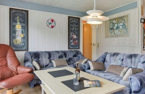 Arø House | Beachside Retreat: "Elice" with Oceanfront Views & Spa