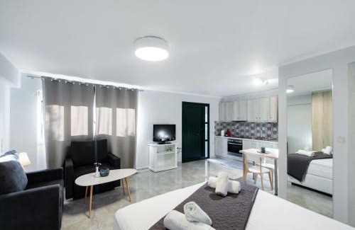 Lygia Apartment | Exceptional Elichrison Studios: Child-Friendly Retreat