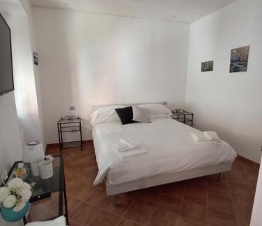 Borzonasca House | Inviting Elicriso Apartment with Hot Tub & Kitchen Amenities