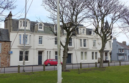 Pittenweem Apartment | Elie: Oceanfront Flat with Pool & Perfect 10 Rating