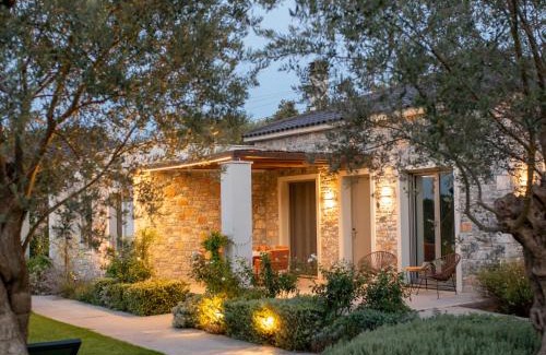 Neapoli Villa | Discover Elies Residences: Oceanfront Retreat with Hot Tub