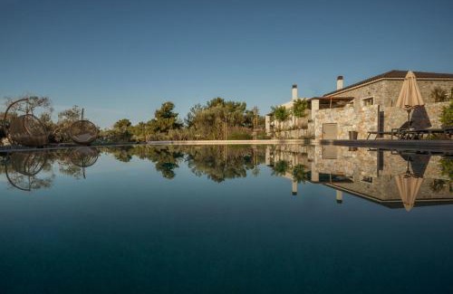 Neapoli Villa | Discover Elies Residences: Oceanfront Retreat with Hot Tub