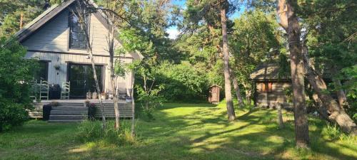 Muriste Ski Chalet | Discover Elimaa-Lepiku: Family-Friendly with Pool & Hot Tub