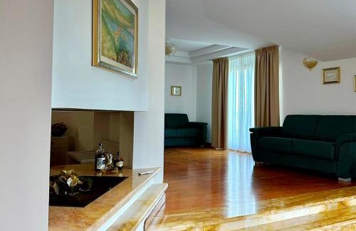 Crotone Bed & Breakfast | Discover EliMar Villa & Pool with Oceanfront Views