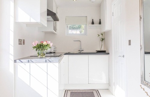 Bexley House | "Elimonn Bloom, comfort and luxury"