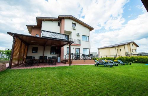Techirghiol House | Family-Friendly Elina: Guest Rated 9/10 with Kitchen Access