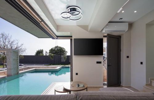 Georgioupolis Villa | Elegant Elinor Villa: Oceanfront Bliss with Pool & Pets