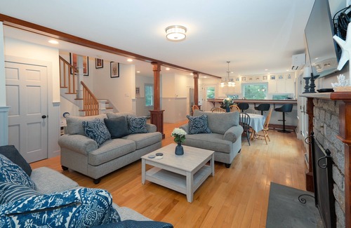 Falmouth House | Elisa's Cottage: Family-Friendly Getaway with Ocean View