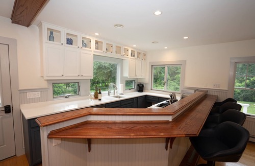 Falmouth House | Elisa's Cottage: Family-Friendly Getaway with Ocean View