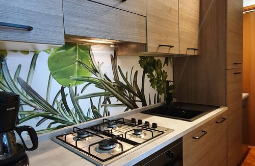 Gardola Apartment | Elisa Rebomaholidays: Pet-Friendly Retreat with Lake Views