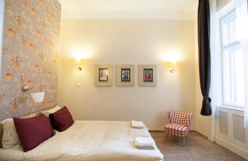 Erzsebetvaros Apartment | Explore Elisabeth Apartment: Family-Friendly Retreat Awaits