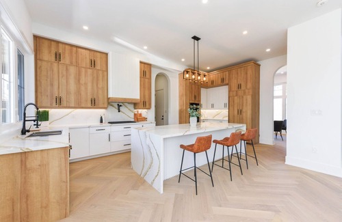 Burlington House | Elite 5 BR, Lake, Gym, Sauna, Mov Thtr, OutD FP & Ktcn, Kids play rm