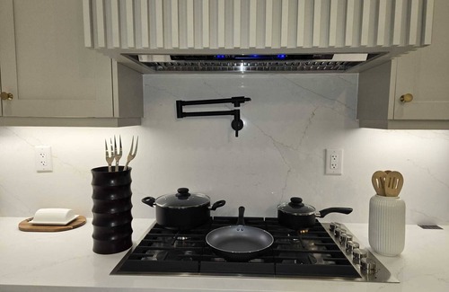 Burlington House | Elite 5 BR, Lake, Gym, Sauna, Mov Thtr, OutD FP & Ktcn, Kids play rm