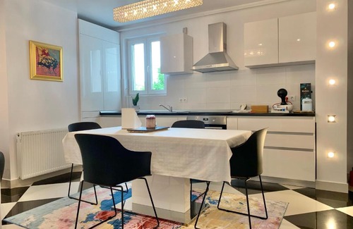 Tirgu Mures Apartment | Elite Apartment: 4-Star Stay with Family-Friendly Amenities